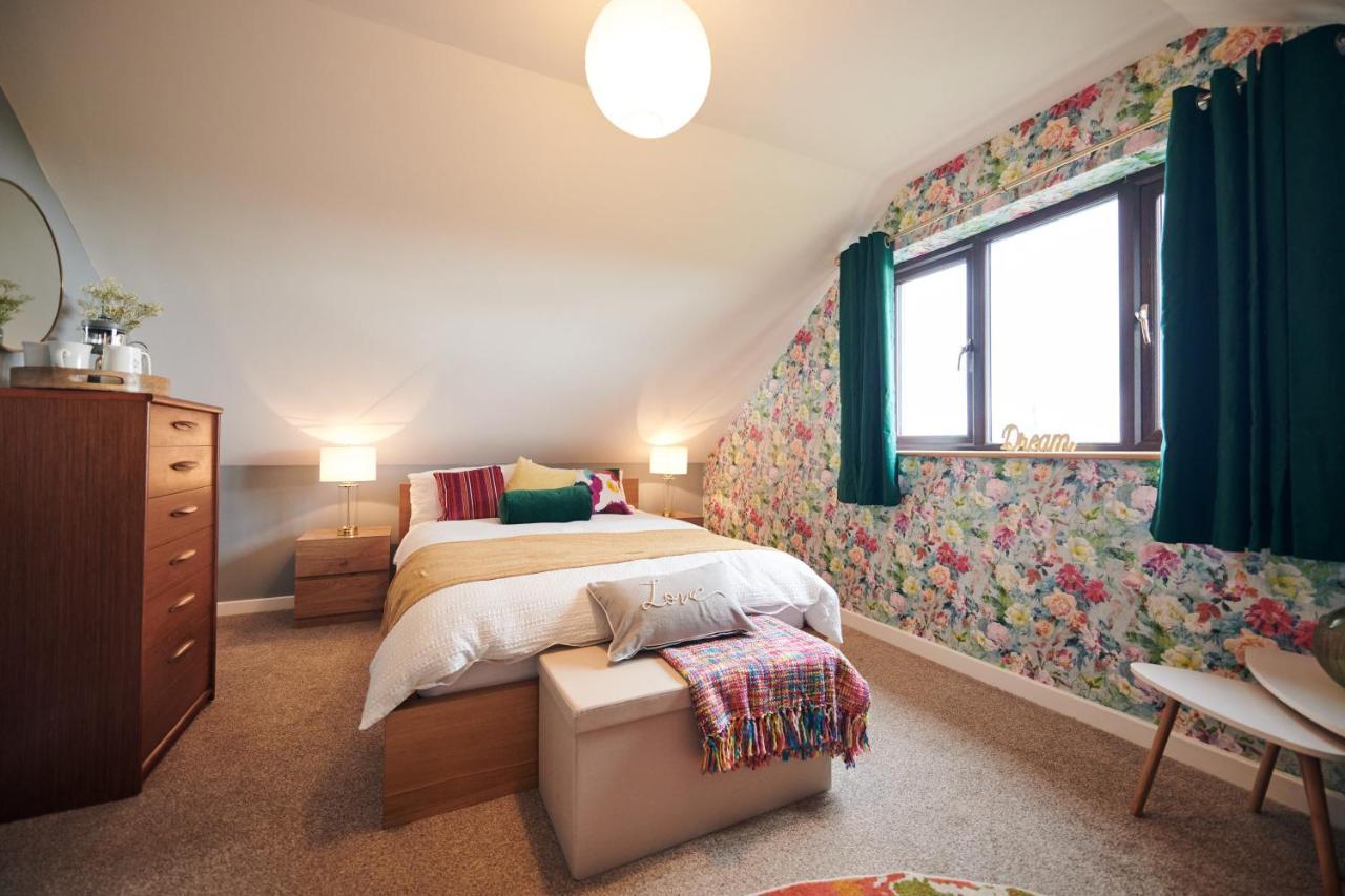 Maes Y Mel- A Couples, Pet Friendly, Rural Romantic Getaway With Countryside Views Gellywen المظهر الخارجي الصورة