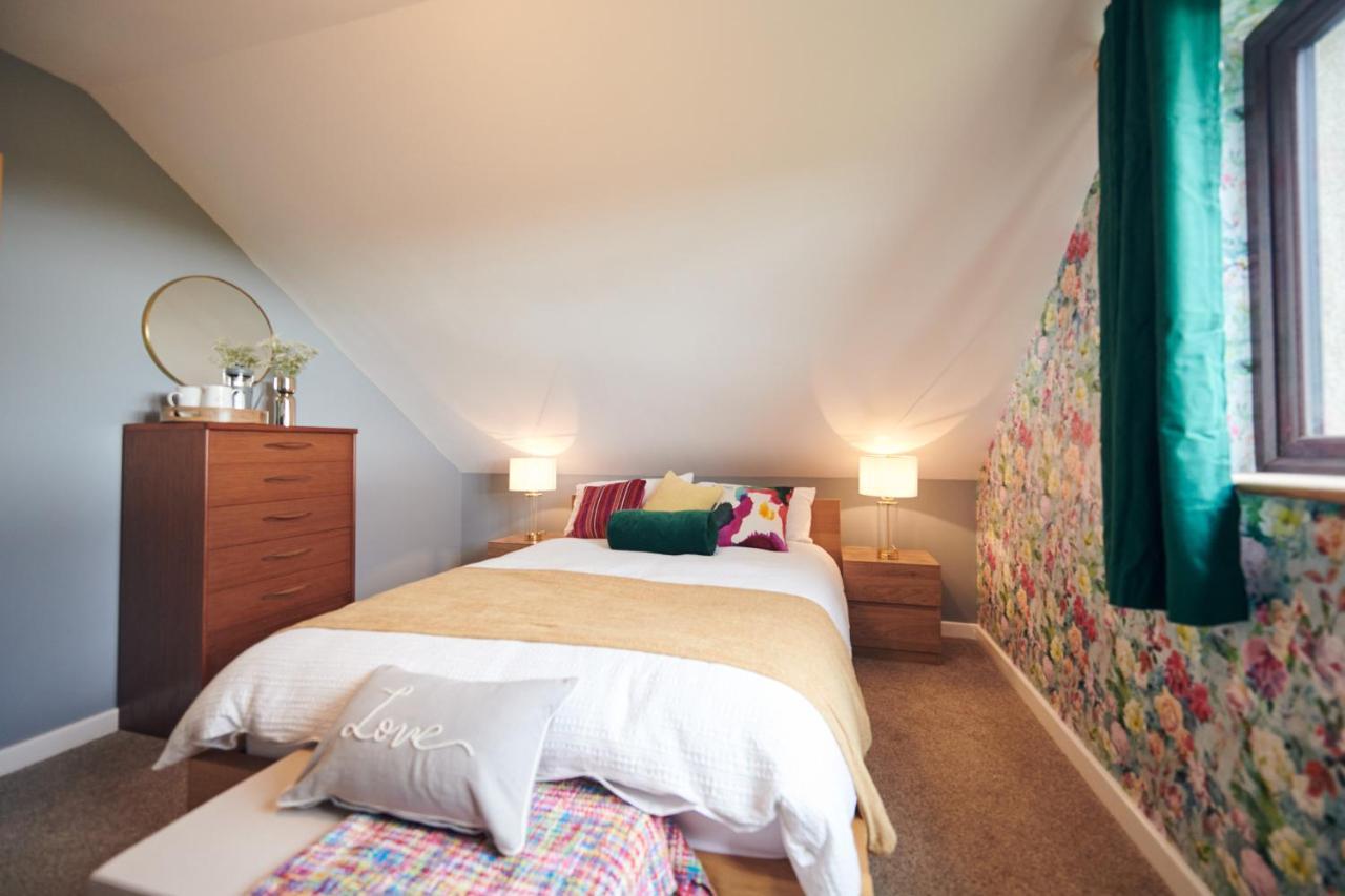Maes Y Mel- A Couples, Pet Friendly, Rural Romantic Getaway With Countryside Views Gellywen المظهر الخارجي الصورة